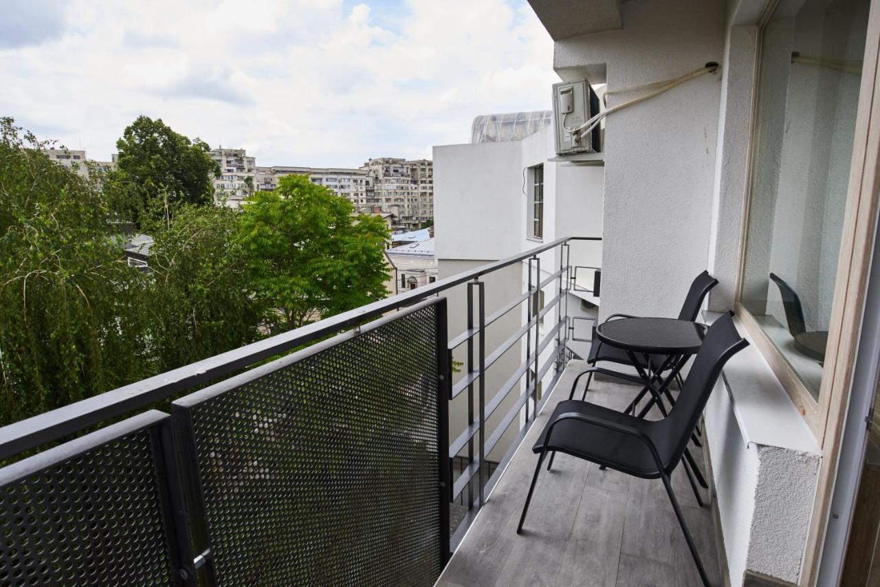 At Central Apartments Bukares Bagian luar foto